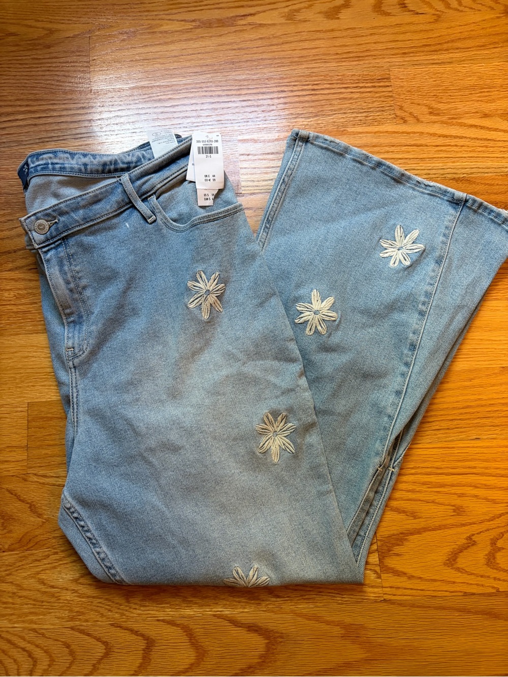 Hollister flower embroidered high rise flare jeans size 21 short